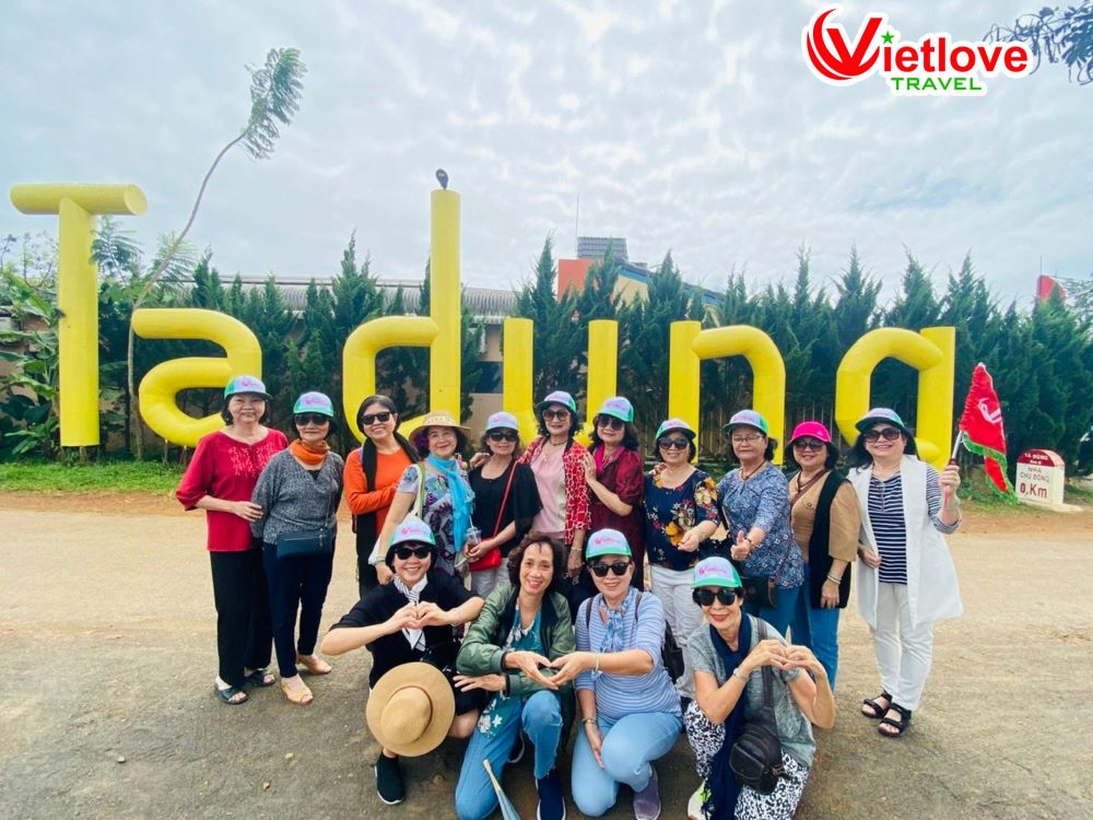 vietlovetour.com